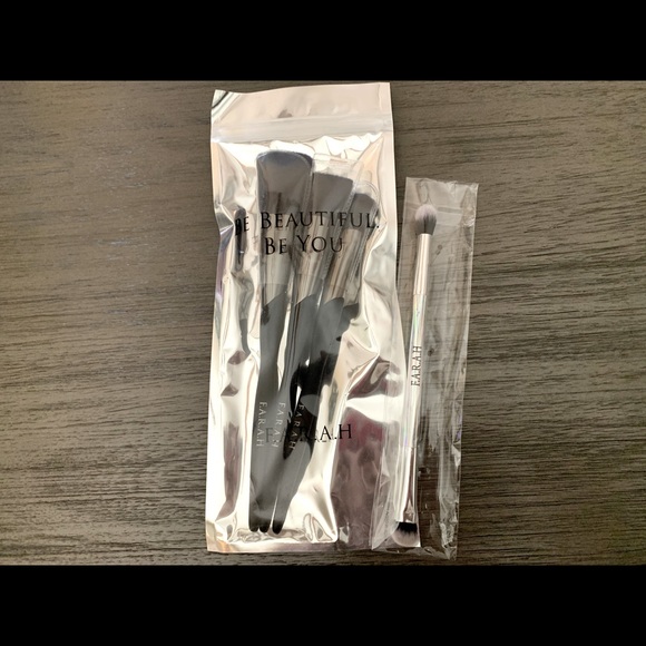 F.A.R.A.H. Makeup Brushes πππ€ - Picture 1 of 10